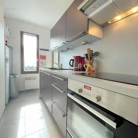 4pa109 F2 Avec Piscine Parking Et Cours De Tennis *