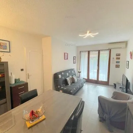 4pa109 F2 Avec Piscine Parking Et Cours De Tennis