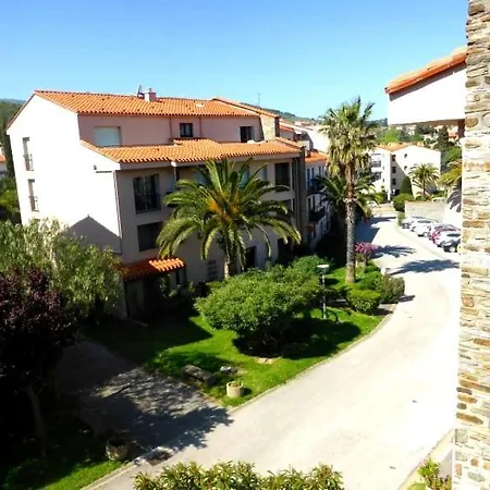 4pa109 F2 Avec Piscine Parking Et Cours De Tennis *