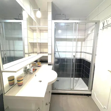 4pa109 F2 Avec Piscine Parking Et Cours De Tennis