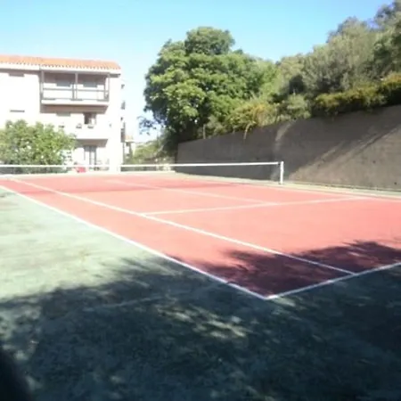 4pa109 F2 Avec Piscine Parking Et Cours De Tennis Collioure