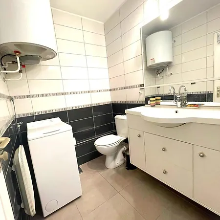 4pa109 F2 Avec Piscine Parking Et Cours De Tennis Collioure